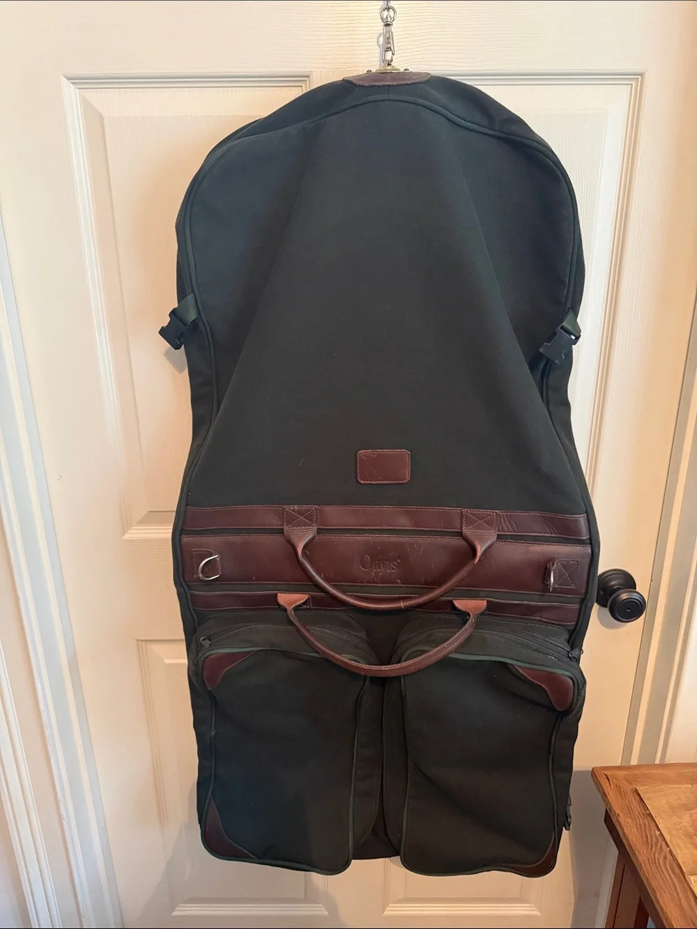 Orvis Battenkill Green and Brown Garment Bag with Dual Front Pockets